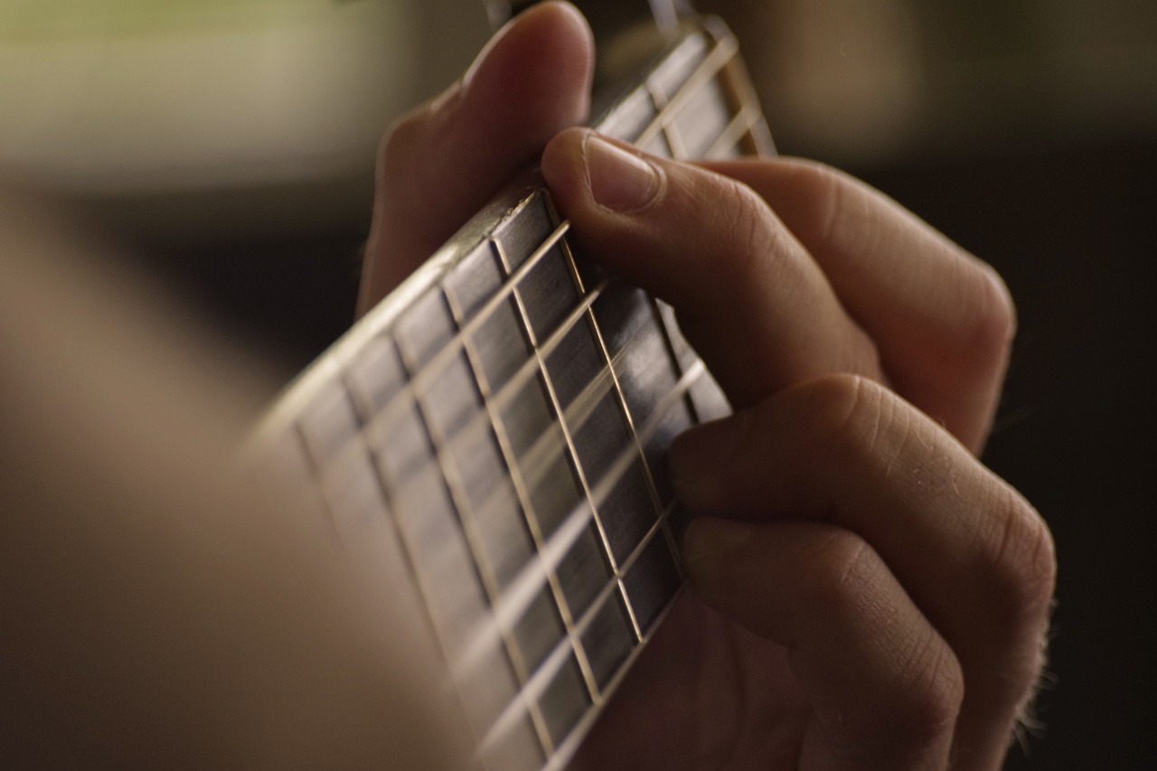 découvrez les meilleures applications pour guitaristes, que vous soyez débutant ou professionnel. apprenez, pratiquez et améliorez vos compétences musicales grâce à des outils innovants et des leçons interactives.